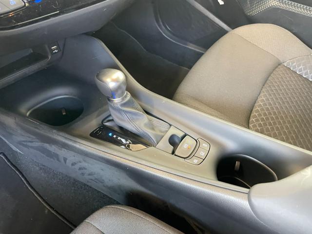 TOYOTA C-HR usata, con USB