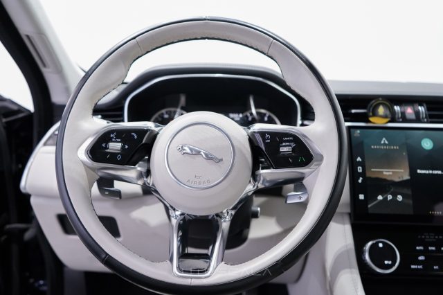 JAGUAR F-Pace usata, con Volante in pelle