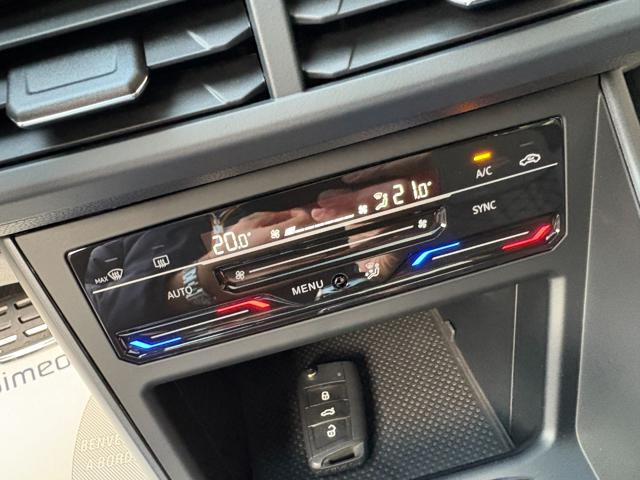 VOLKSWAGEN Taigo usata, con Touch screen