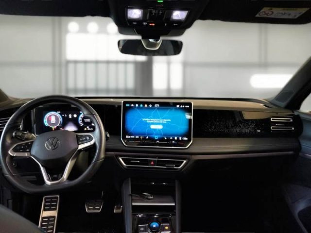 VOLKSWAGEN Tiguan usata, con Airbag laterali