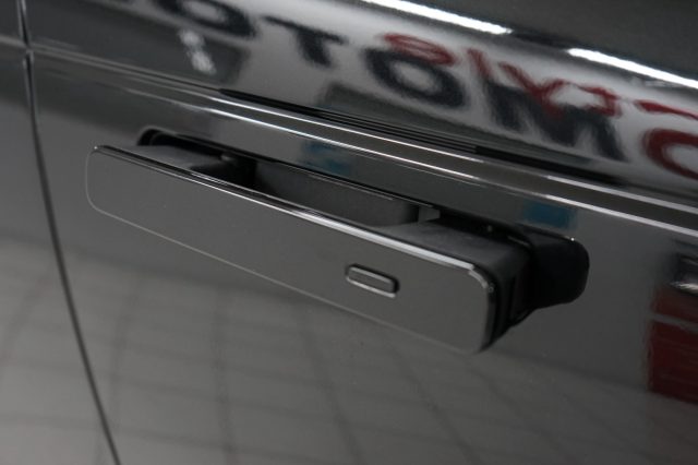 LAND ROVER Range Rover Velar usata, con Portellone posteriore elettrico