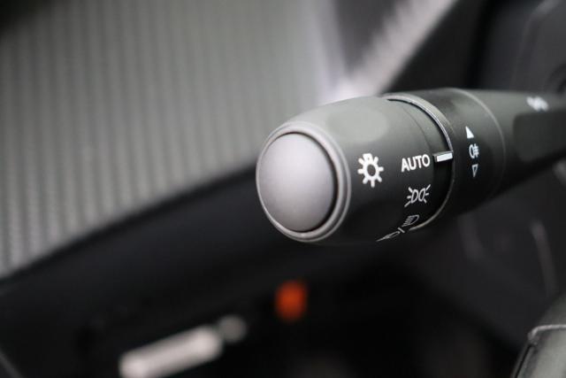 PEUGEOT 2008 usata, con Sistema di navigazione