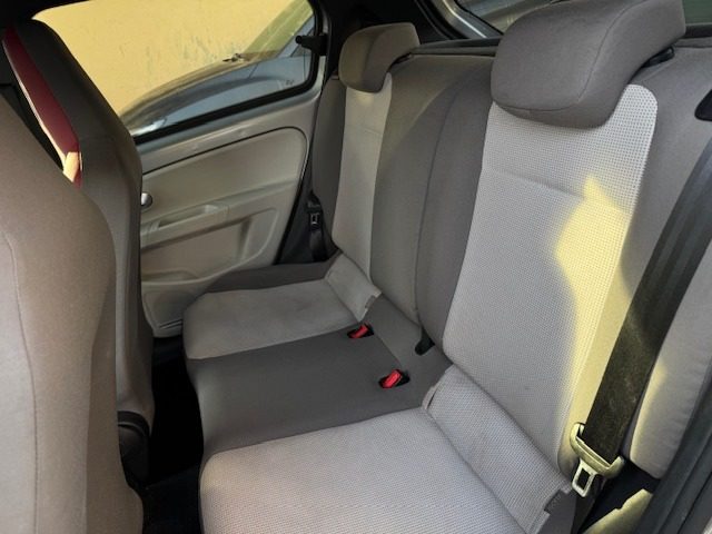 VOLKSWAGEN up! usata, con Controllo automatico clima