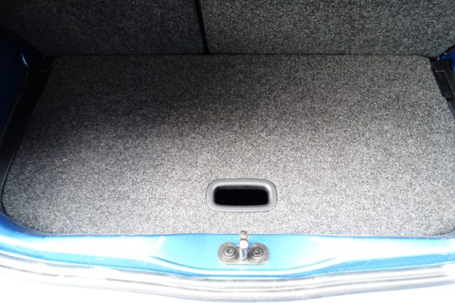 VOLKSWAGEN up! usata, con Cruise Control