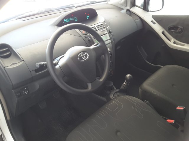 TOYOTA Yaris usata, con Autoradio