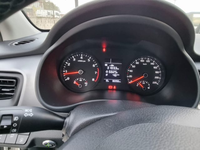 KIA Stonic usata, con Autoradio digitale