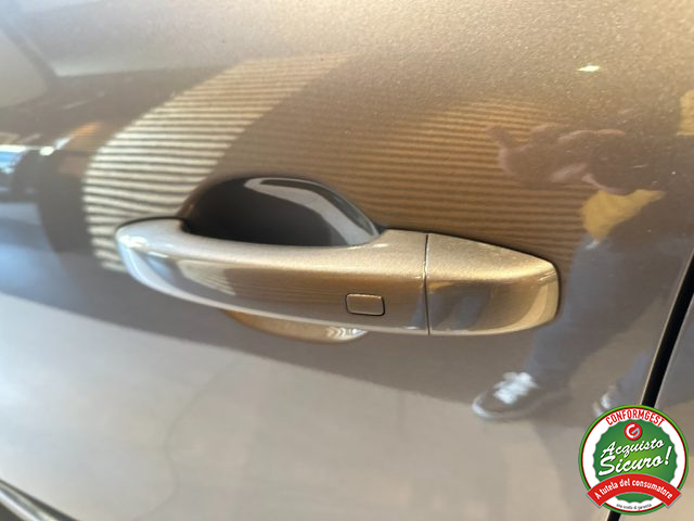 RENAULT Captur usata, con Bracciolo