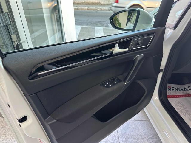 VOLKSWAGEN Golf Sportsvan usata, con Cronologia tagliandi