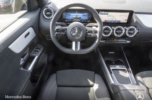 MERCEDES-BENZ GLA 180 usata, con Chiusura centralizzata