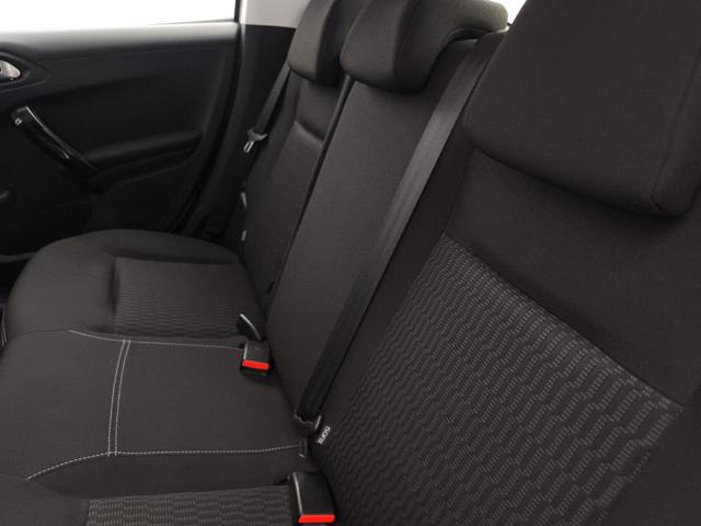 PEUGEOT 208 usata, con Sedile posteriore sdoppiato