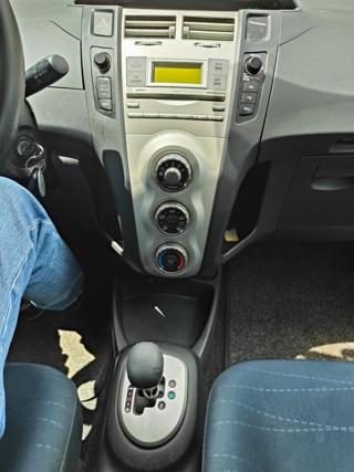TOYOTA Yaris usata, con Specchietti laterali elettrici