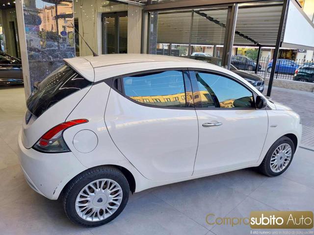 LANCIA Ypsilon usata, con Autoradio