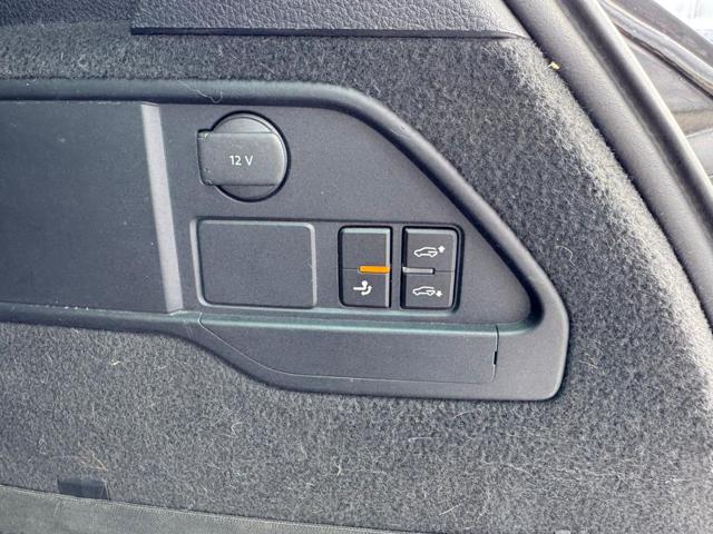 VOLKSWAGEN Touareg usata, con Fari Xenon