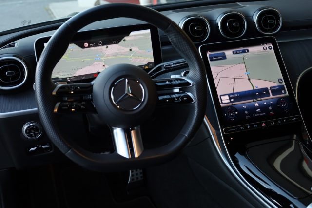 MERCEDES-BENZ C 300 usata, con Luci diurne