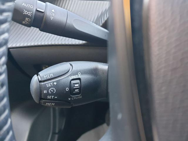 PEUGEOT 208 usata, con USB