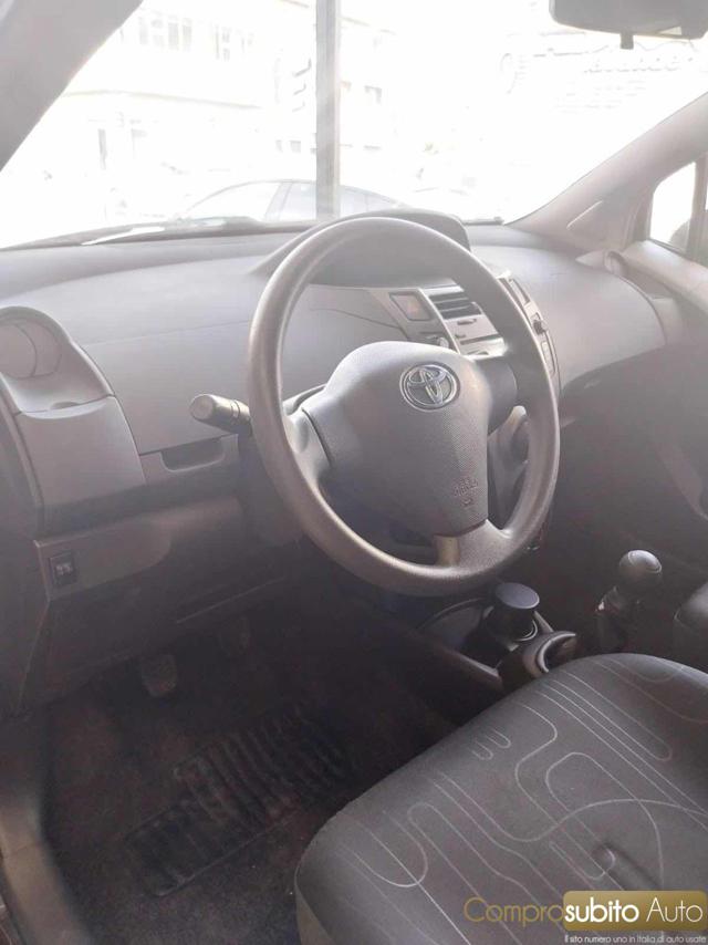 TOYOTA Yaris usata, con Servosterzo
