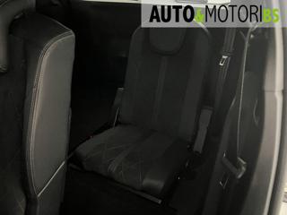 PEUGEOT 5008 usata, con Touch screen