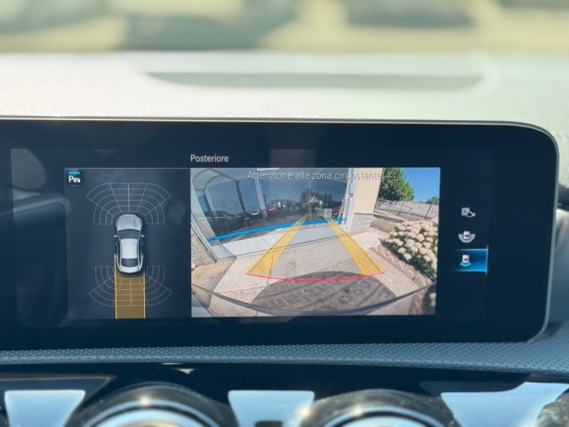 MERCEDES-BENZ CLA 200 usata, con Chiusura centralizzata