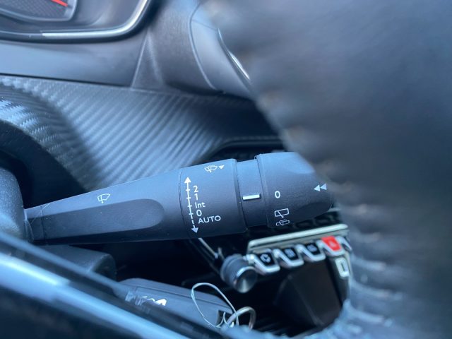 PEUGEOT 2008 usata, con Luci diurne LED