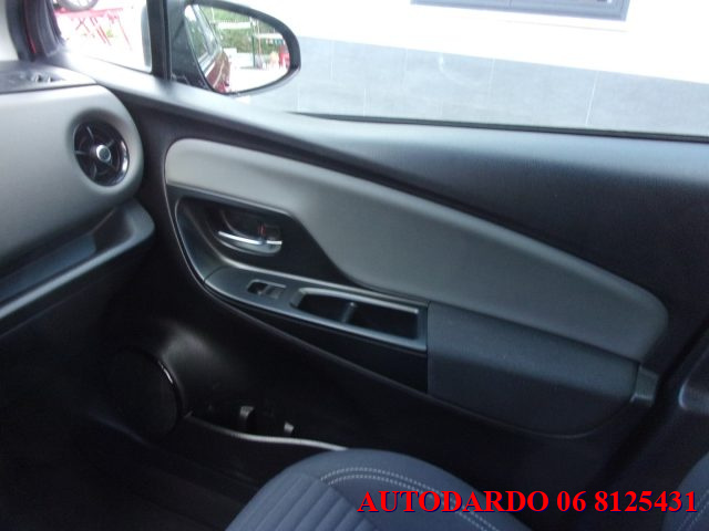 TOYOTA Yaris usata, con Telecamera per parcheggio assistito