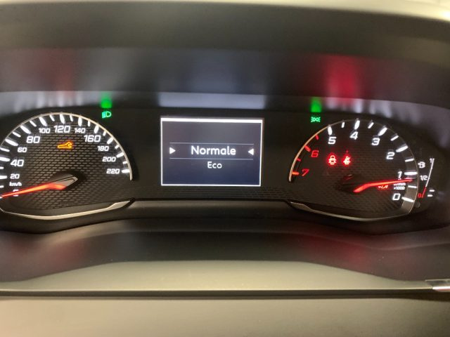 PEUGEOT 2008 usata, con USB
