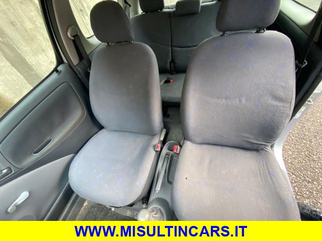 TOYOTA Yaris usata 12