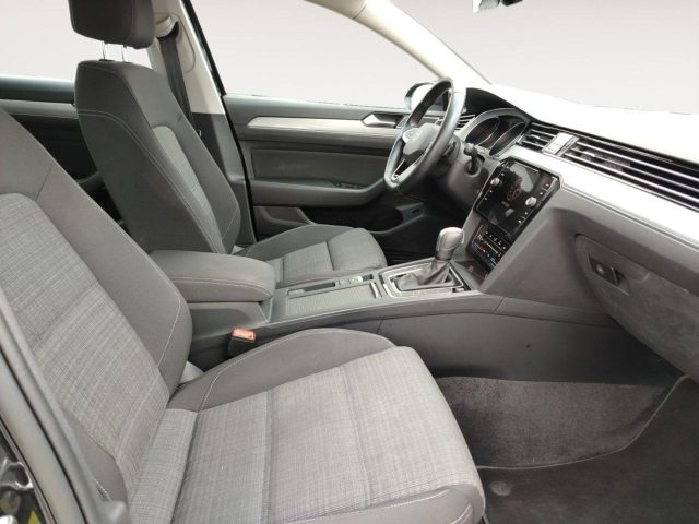 VOLKSWAGEN Passat Variant usata, con Servosterzo