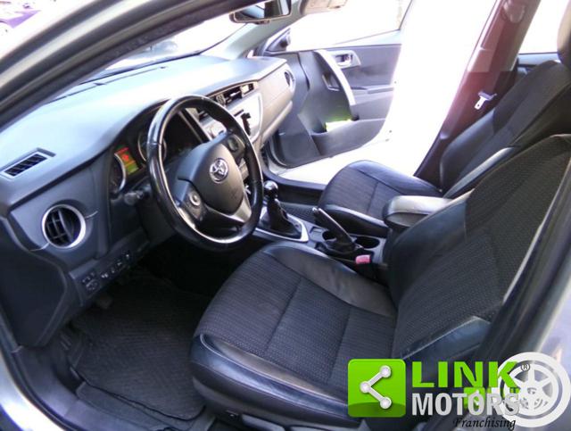 TOYOTA Auris usata, con USB