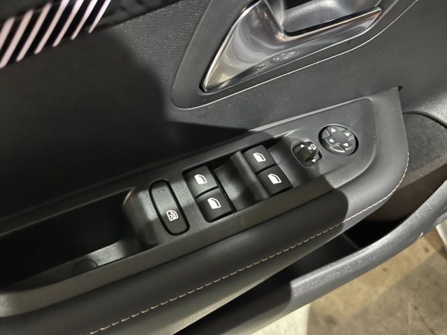 PEUGEOT 208 usata, con Park Distance Control