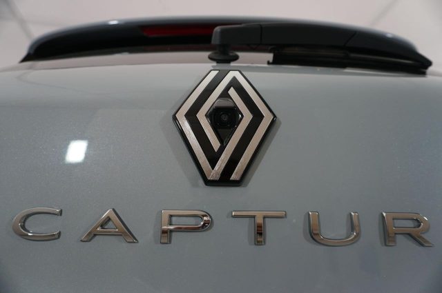 RENAULT Captur usata, con Volante in pelle