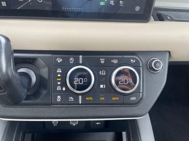LAND ROVER Defender usata, con Interni in pelle
