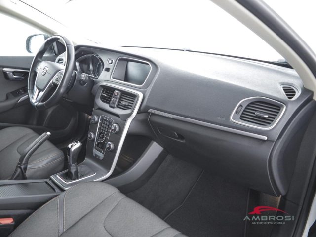 VOLVO V40 Cross Country usata 11