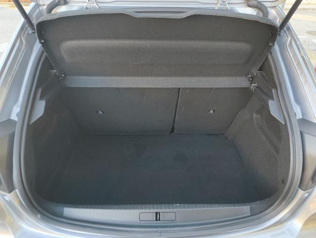 PEUGEOT 208 usata, con USB