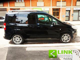 FORD Tourneo Courier usata, con Autoradio