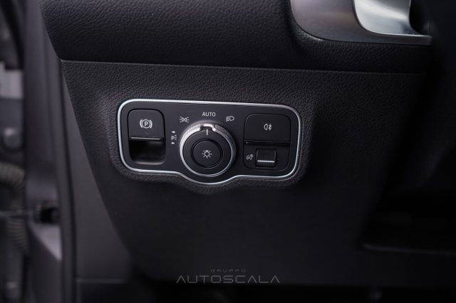 MERCEDES-BENZ GLB 200 usata, con Sistema di navigazione