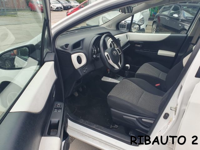 TOYOTA Yaris usata, con Touch screen