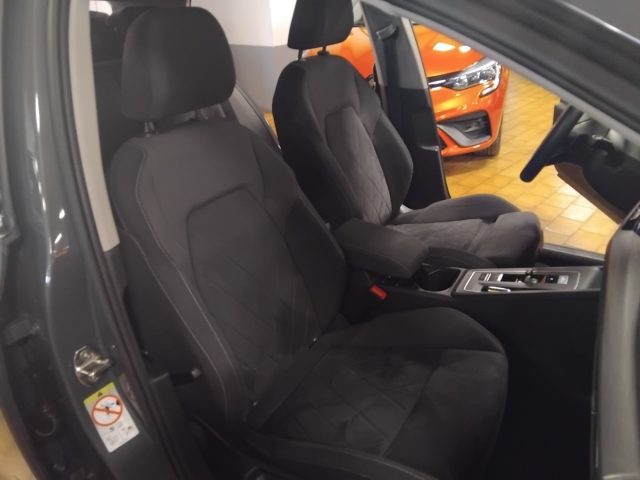 VOLKSWAGEN Golf usata, con Fari LED