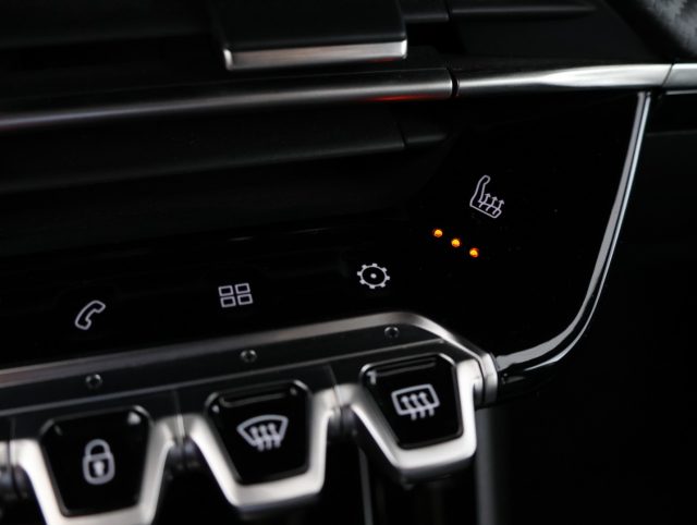 PEUGEOT 2008 usata, con Fari LED