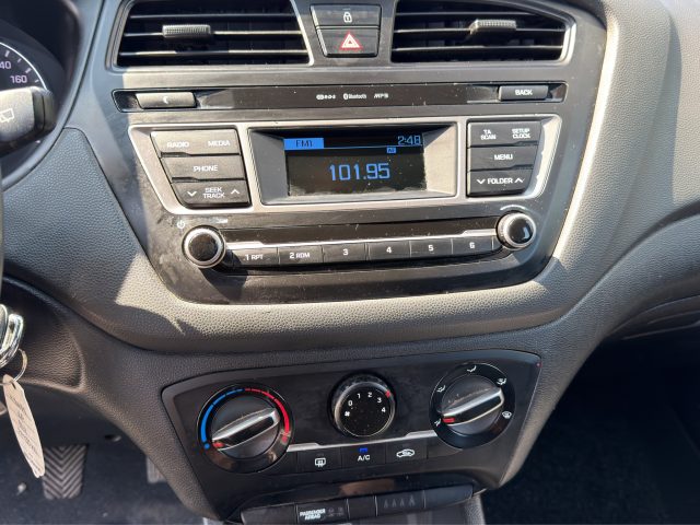 HYUNDAI i20 usata 16