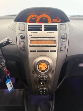 TOYOTA Yaris usata 16