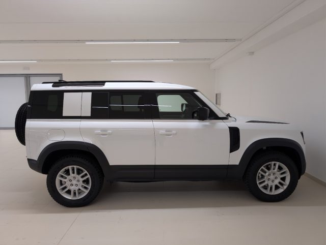 LAND ROVER Defender usata, con Autoradio digitale