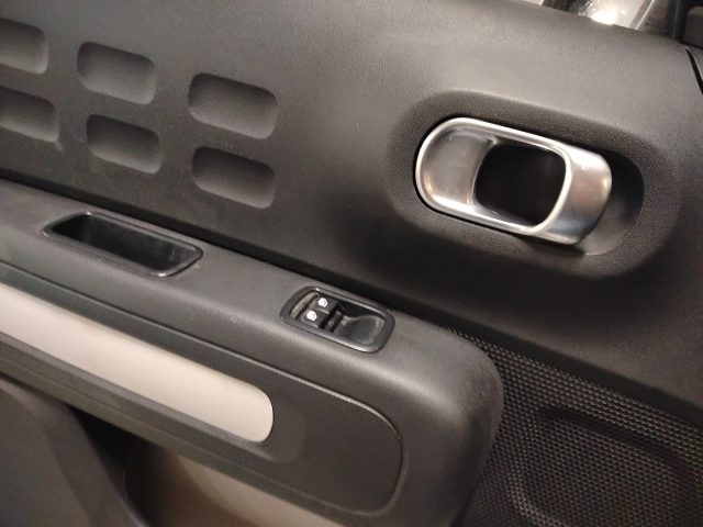 RENAULT Clio usata, con Airbag testa