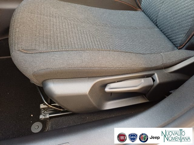 PEUGEOT 208 usata, con Volante in pelle