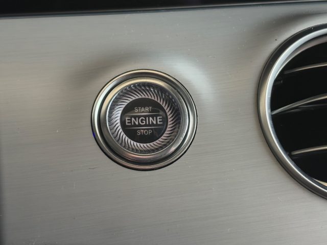 MERCEDES-BENZ E 200 usata, con Sensori di parcheggio posteriori