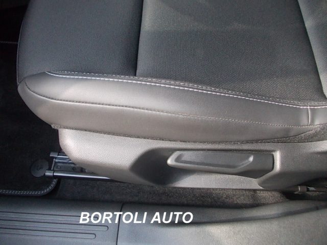 JEEP Avenger usata, con Sedile posteriore sdoppiato