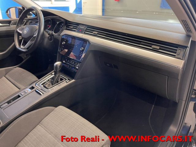 VOLKSWAGEN Passat Variant usata, con Specchietti laterali elettrici
