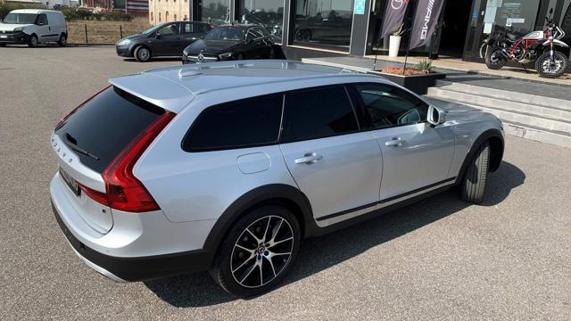 VOLVO V90 Cross Country usata, con Fari LED