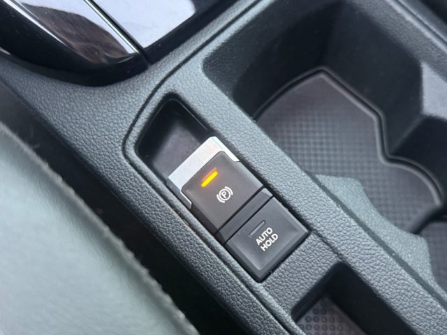 VOLKSWAGEN T-Roc usata, con Autoradio digitale