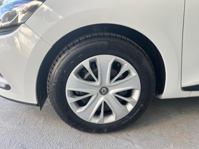RENAULT Clio usata 17