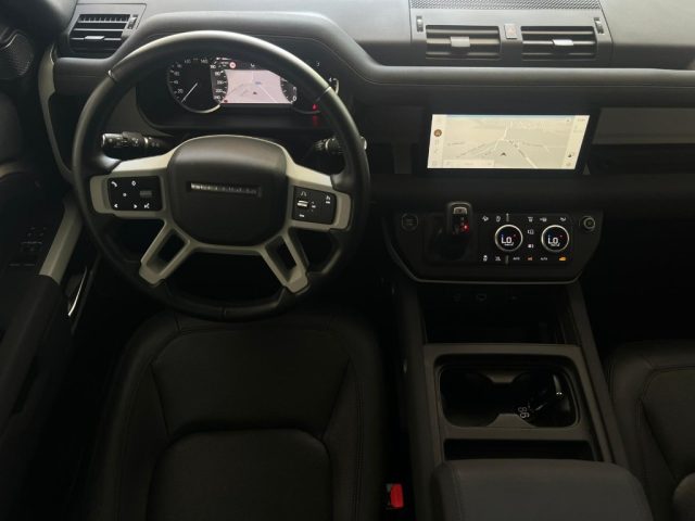 LAND ROVER Defender usata, con Autoradio digitale